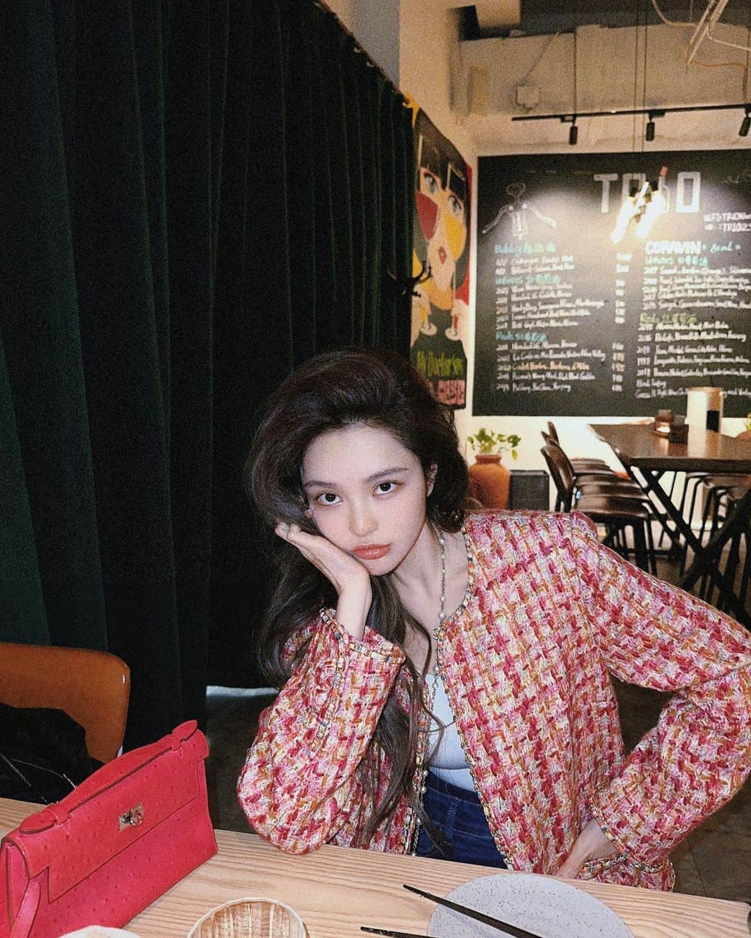Grace Chowのインスタグラム：「🍷」