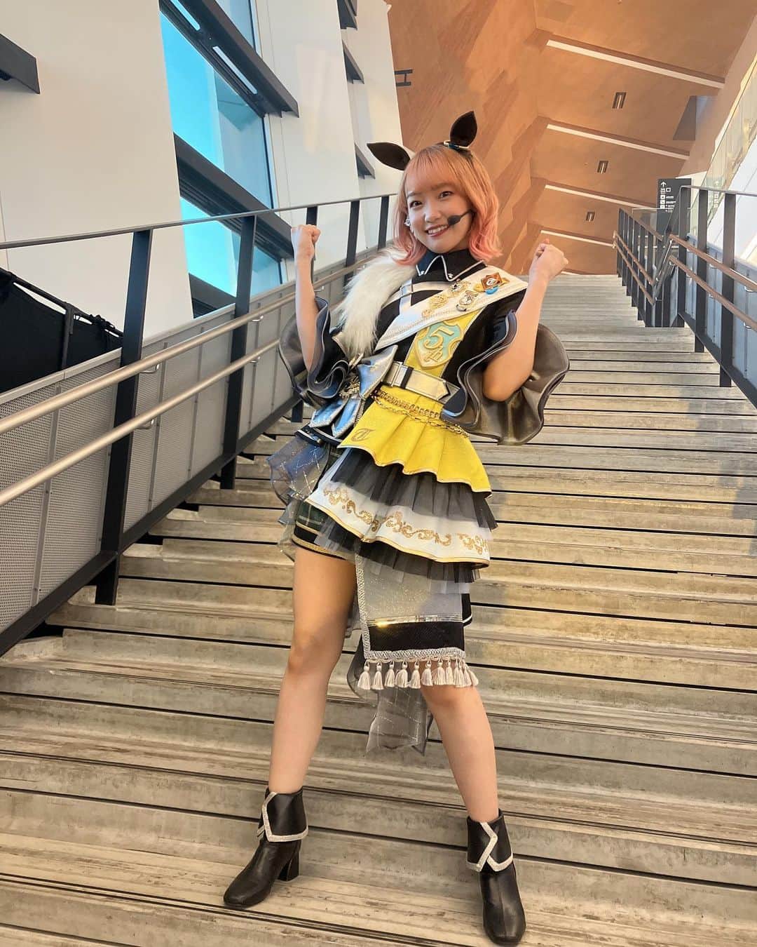 大橋彩香のインスタグラム：「「5th EVENT ARENA TOUR GO BEYOND -GAZE- 」DAY1完走いたしました！！  本日もご来場、ご視聴いただいた皆様、 ありがとうございました✨   2枚目は恒例になってきております。本日の耳です！  見逃した、もう一回！という方は 見逃し配信もありますので、 ぜひウオッカのかっこいい姿見てください🫡  引き続き応援よろしくお願いします🙇‍♀️(スタッフ)  #ウマ娘  #ウマ娘5th名古屋d1  #ウオッカ  #大橋彩香」