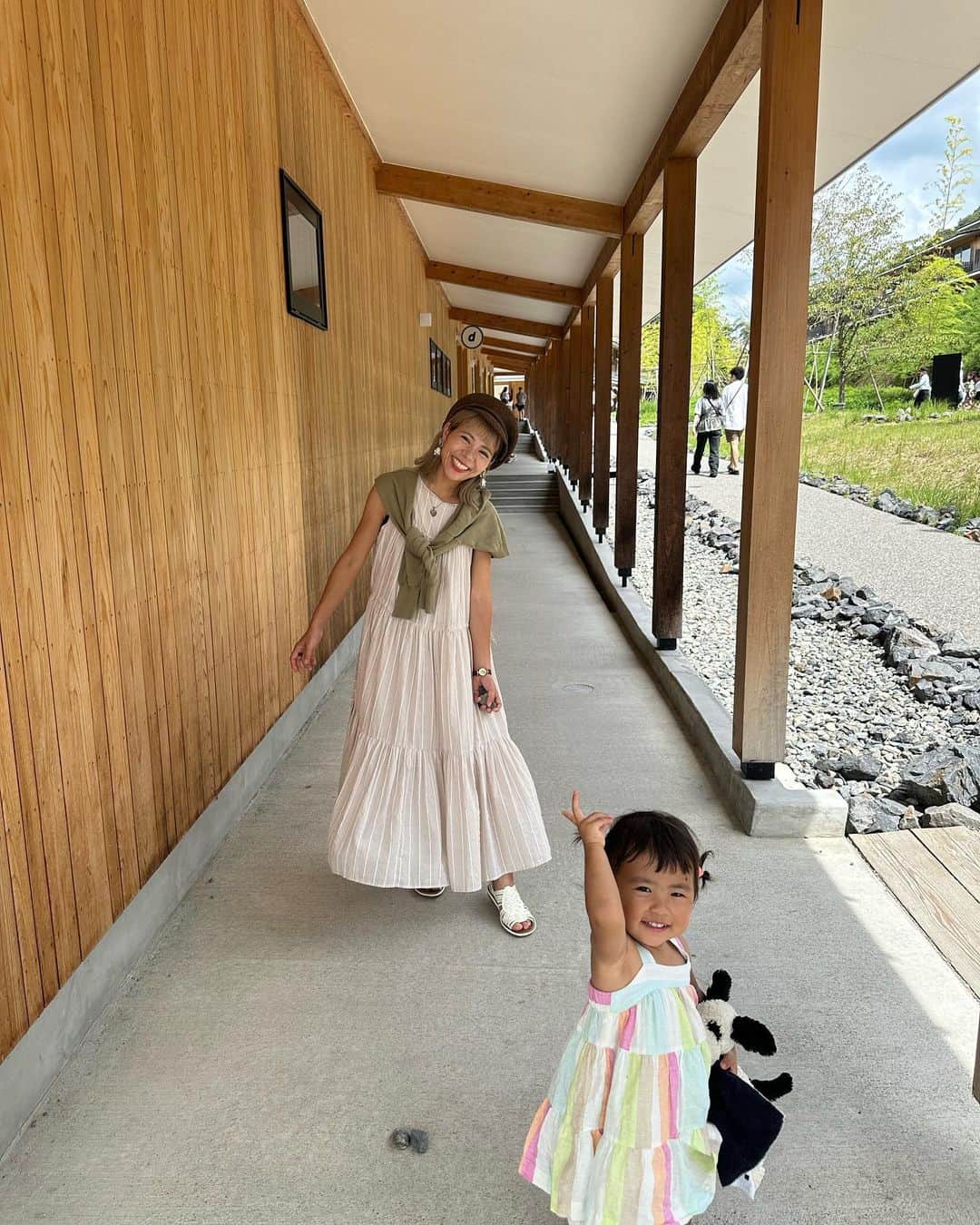 AYAさんのインスタグラム写真 - (AYAInstagram)「_ 2日目は初めての鳥羽水族館  最近YouTubeで イルカショー見るのに ハマってる詩珠はイルカショー🐬 なくて残念やったけど ジュゴンやセイウチ初めて見る 海の生き物に興味津々 (大きさにちょっと引いてたけどw)  大好きなペンギン🐧は 大喜びで🐧とお話ししてたし 🐢見たらおっきい声でturtle！ って言ってたしww  水族館は大人も楽しくて癒されるから またいろんなところの水族館 行きたいなぁ〜〜」9月16日 21時28分 - a.y.hana_12o6
