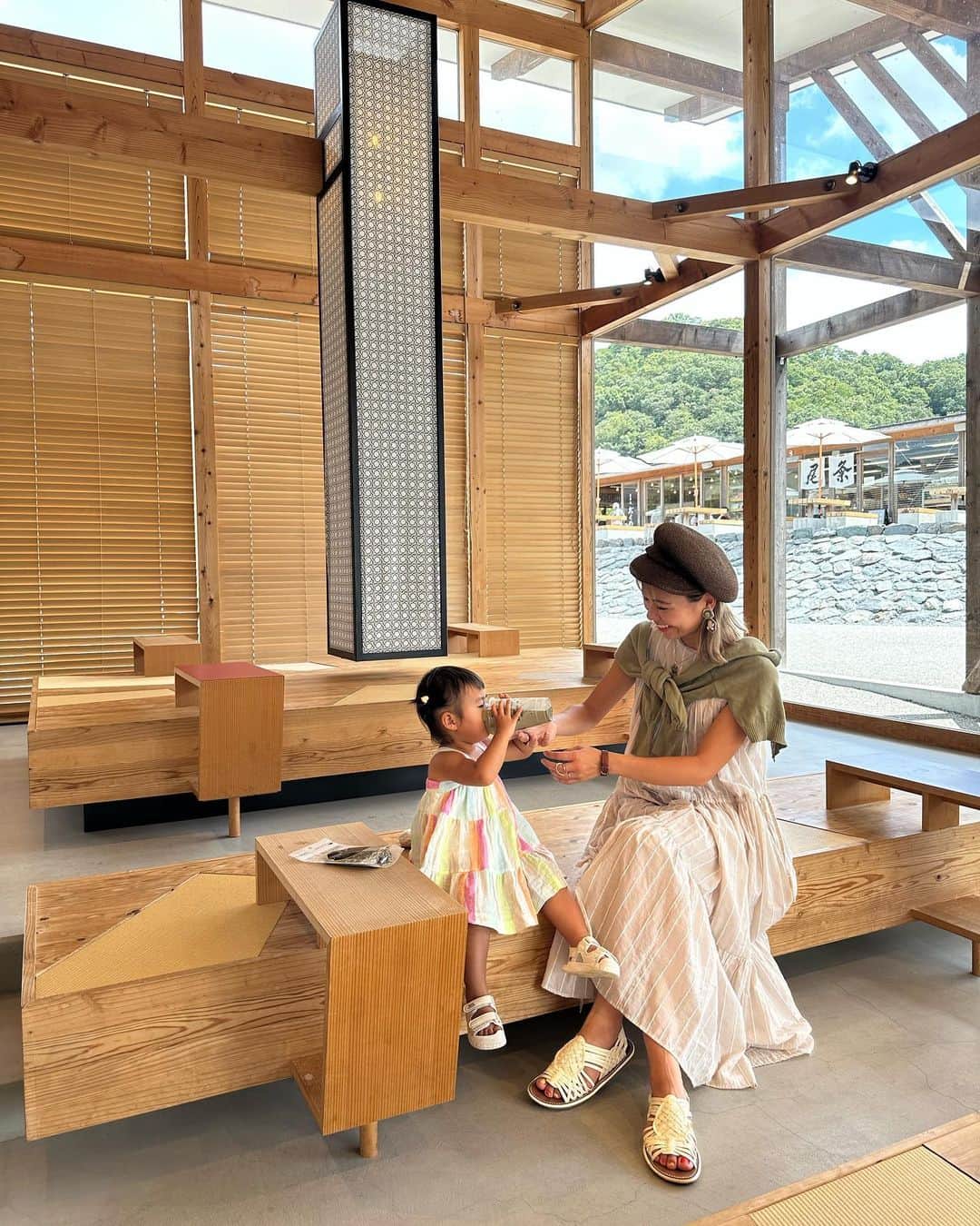 AYAさんのインスタグラム写真 - (AYAInstagram)「_ 2日目は初めての鳥羽水族館  最近YouTubeで イルカショー見るのに ハマってる詩珠はイルカショー🐬 なくて残念やったけど ジュゴンやセイウチ初めて見る 海の生き物に興味津々 (大きさにちょっと引いてたけどw)  大好きなペンギン🐧は 大喜びで🐧とお話ししてたし 🐢見たらおっきい声でturtle！ って言ってたしww  水族館は大人も楽しくて癒されるから またいろんなところの水族館 行きたいなぁ〜〜」9月16日 21時28分 - a.y.hana_12o6