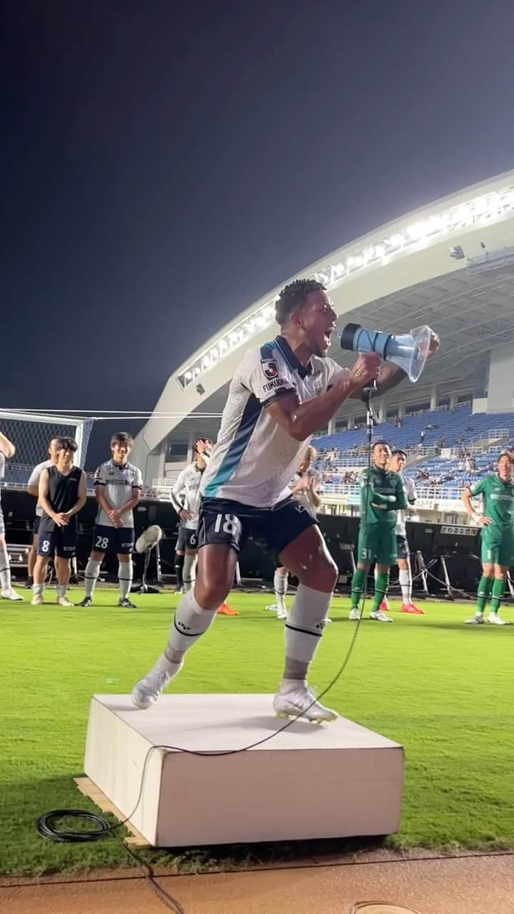 アビスパ福岡のインスタグラム：「熱い熱い応援ありがとうございました🐝🔥  🏆2023明治安田生命J1リーグ第27節🏆 #エイジェック #YONEX SPECIAL MATCH #アビスパ福岡 1-0 #名古屋グランパス  J1、J2、J3【全試合】中継 #DAZN 独占！ 視聴はこちら！➡️prf.hn/click/camref:1…  #avispa」