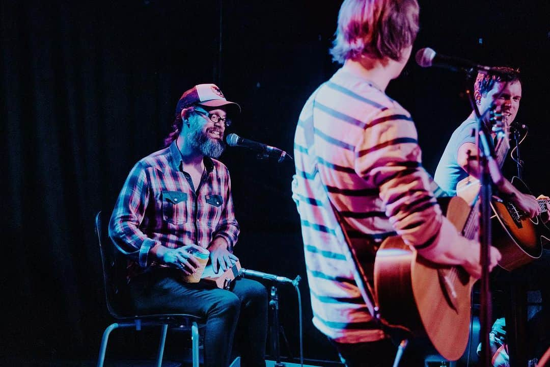 アッシュさんのインスタグラム写真 - (アッシュInstagram)「Great evening last night in Belfast at the @ohyeahcentre with our oul’ mucker @stu_bailie hosting a fun wee Q&A after we aired 7 songs off ‘Race The Night’ for the first time ever live. Plenty of laughs and then a few bangers at the end to send everyone home. Thanks to @ciaramcmullanmedia for the pics! Today we are at Assai stores in Glasgow (2pm) and Edinburgh (7pm). Cya there! Thanks to everyone who bought the new album. Hope you’re loving it as much as we loved making it. What’s your fav songs???」9月16日 21時37分 - ash_1977