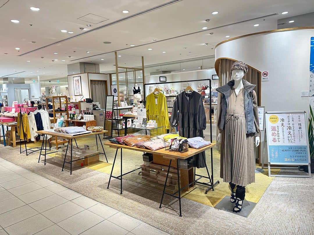 のインスタグラム：「新宿マルイ本館4FにMilk teaのマタニティ&授乳服売り場がOPEN🚩✨✨ㅤㅤㅤㅤㅤㅤㅤㅤㅤㅤㅤㅤㅤ ㅤㅤㅤㅤㅤㅤㅤㅤㅤㅤㅤㅤㅤ 素敵なライフスタイル雑貨を販売されている@beautystand_shinjuku さんの売り場にマタニティコーナーができました😊✨ㅤㅤㅤㅤㅤㅤㅤㅤㅤㅤㅤㅤㅤ ㅤㅤㅤㅤㅤㅤㅤㅤㅤㅤㅤㅤㅤ これまで通販で実際手に取っていただけなかったMilk teaですが、ㅤㅤㅤㅤㅤㅤㅤㅤㅤㅤㅤㅤㅤ ご試着いただけるとっても貴重なコーナーです✨✨ㅤㅤㅤㅤㅤㅤㅤㅤㅤㅤㅤㅤㅤ ㅤㅤㅤㅤㅤㅤㅤㅤㅤㅤㅤㅤㅤ 秋物準備、出産準備に是非お立ち寄り下さい😊❣️」