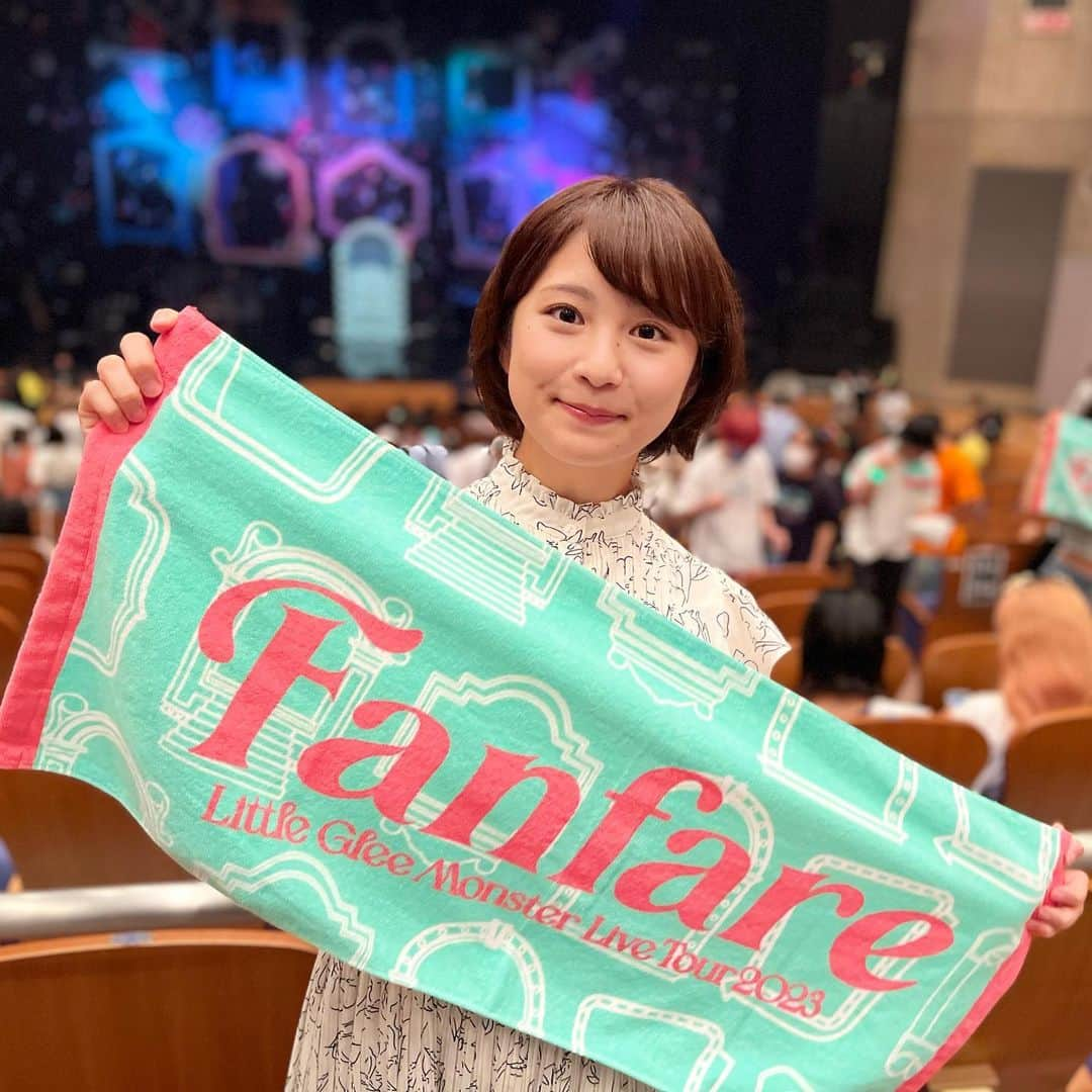 日高優希さんのインスタグラム写真 - (日高優希Instagram)「Little Glee Monsterのみなさんのライブに先輩方とお邪魔してきました🎤  音源もいいですが、やっぱり生歌は最高ですね🥰🥰🥰 ホールで聴く6人のハーモニーは圧巻でした！ MCでは新潟にまつわるトピックも聴けてほっこりしましたよ〜🌾  終演後にご厚意で写真も撮らせていただき、一生の宝物ができました💗  まだまだツアーは続くそう…無事完走されることを祈っています💭  #dayoff #LittleGleeMonster #livetour2023 #fanfare  #新潟 #新潟公演 #新潟テルサ #TeNY #アナウンス室 #諸橋碧アナウンサー  #松本亜美アナウンサー #大谷萌恵アナウンサー  #アナウンサー #日高優希」9月16日 21時42分 - yuki_hidaka_teny