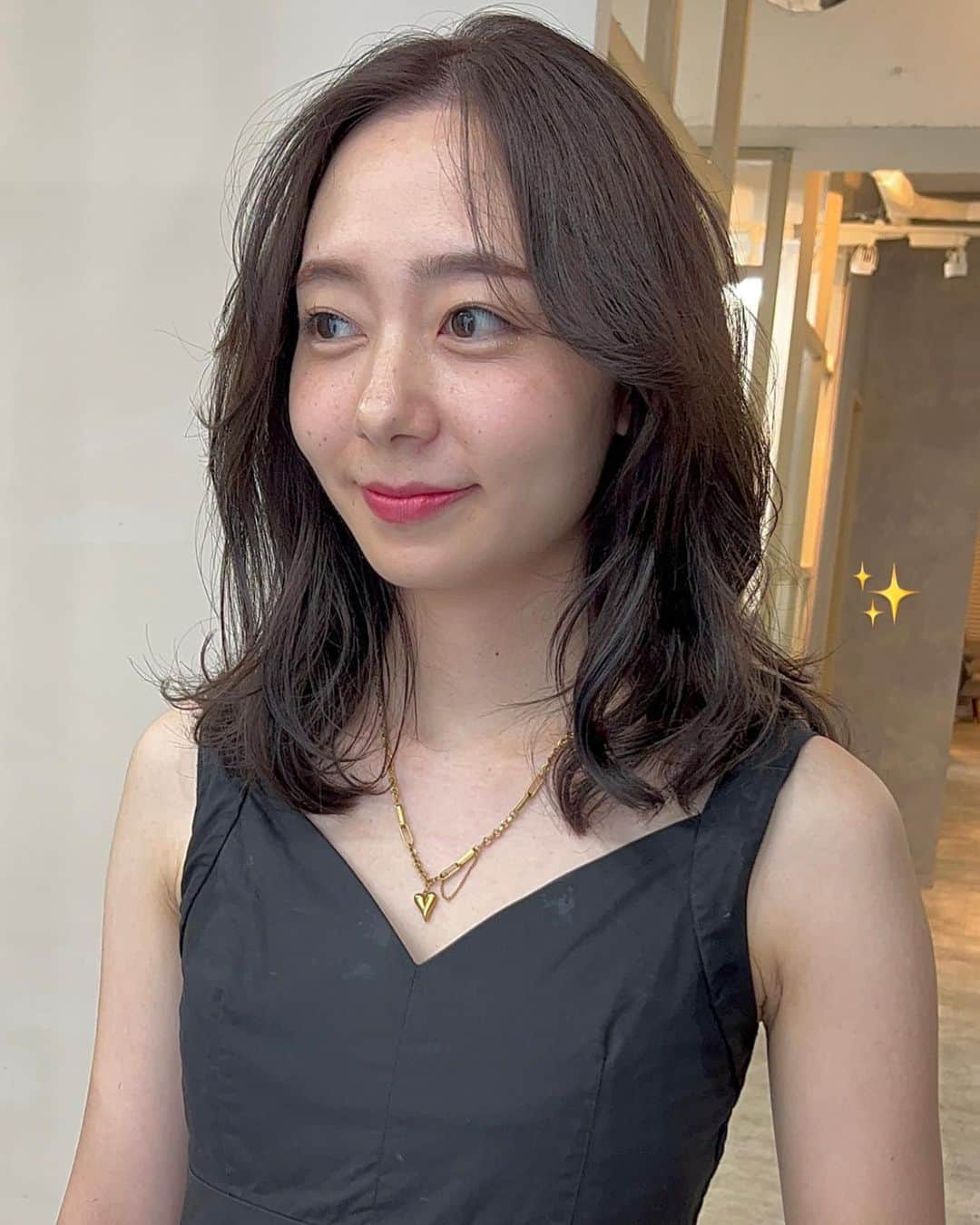 中西結梨花のインスタグラム：「大人レイヤーカットと ハイライトベースにモカブラウン🤎 お洒落モテhair✨#nakanishi_color」