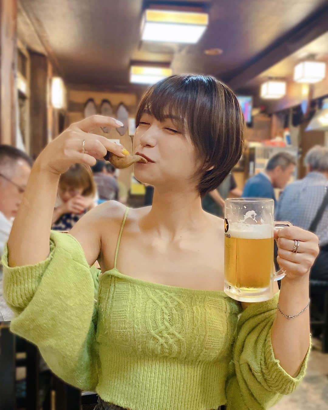 小坂田純奈さんのインスタグラム写真 - (小坂田純奈Instagram)「釧路のかど屋でつぶとビールかっ込んだ🍺  ラーメンもめちゃくちゃ美味しかった🥹  #釧路 #釧路グルメ #釧路居酒屋 #かどや #釧路かど屋 #つぶ貝 #お酒好き女子 #酒好き女子 #ビール女子 #ショート女子 #釧路観光」9月16日 21時52分 - official_junata