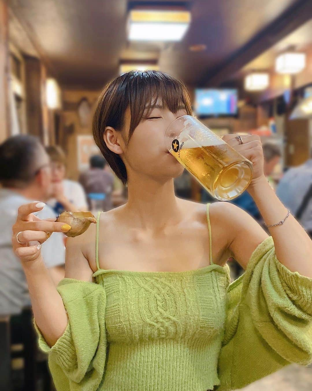 小坂田純奈さんのインスタグラム写真 - (小坂田純奈Instagram)「釧路のかど屋でつぶとビールかっ込んだ🍺  ラーメンもめちゃくちゃ美味しかった🥹  #釧路 #釧路グルメ #釧路居酒屋 #かどや #釧路かど屋 #つぶ貝 #お酒好き女子 #酒好き女子 #ビール女子 #ショート女子 #釧路観光」9月16日 21時52分 - official_junata