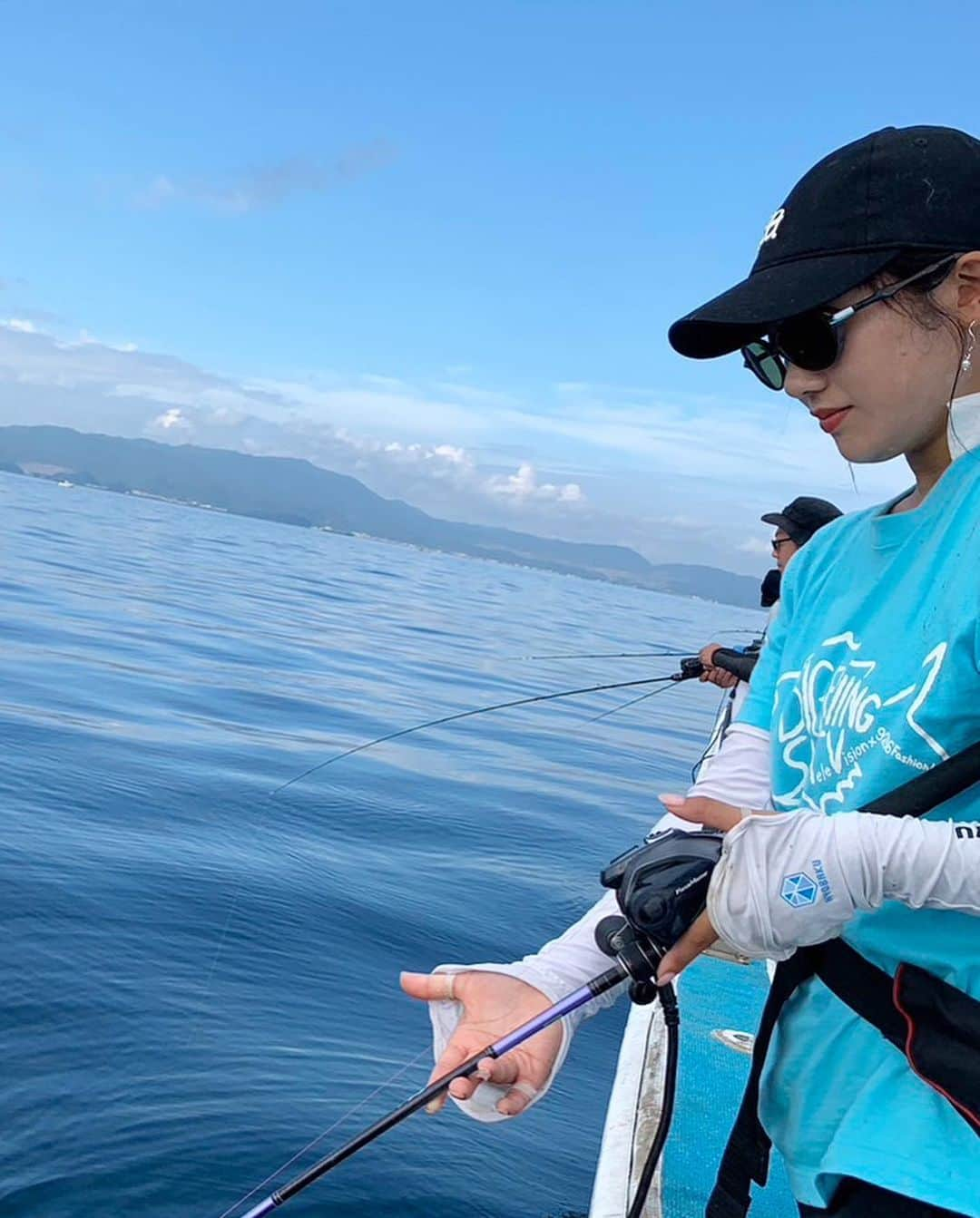 片原恵麻さんのインスタグラム写真 - (片原恵麻Instagram)「大阪湾テンタチロケ3週目🐟  タチウオキングバトルに参加してきました〜！ この3週間大先輩方から色んなテクニックを教えて頂き、いざ1人で実践🔥 最高釣果更新できました✔︎︎︎︎  大阪湾タチウオ尽くしの日々にとりあえずピリオド⚔️ たのしかった〜！！！！  📍ふじたや @fujitaya_osaka   #ふじたや#タチウオ#タチウオ釣り#テンヤタチウオ #釣りガール#釣り女子#釣り#海釣り#ツリジョ#fishing#钓鱼#낚시#鱼#강태공#낙씨광#ルアマガ女子部#大阪湾」9月16日 21時46分 - emma_katahara