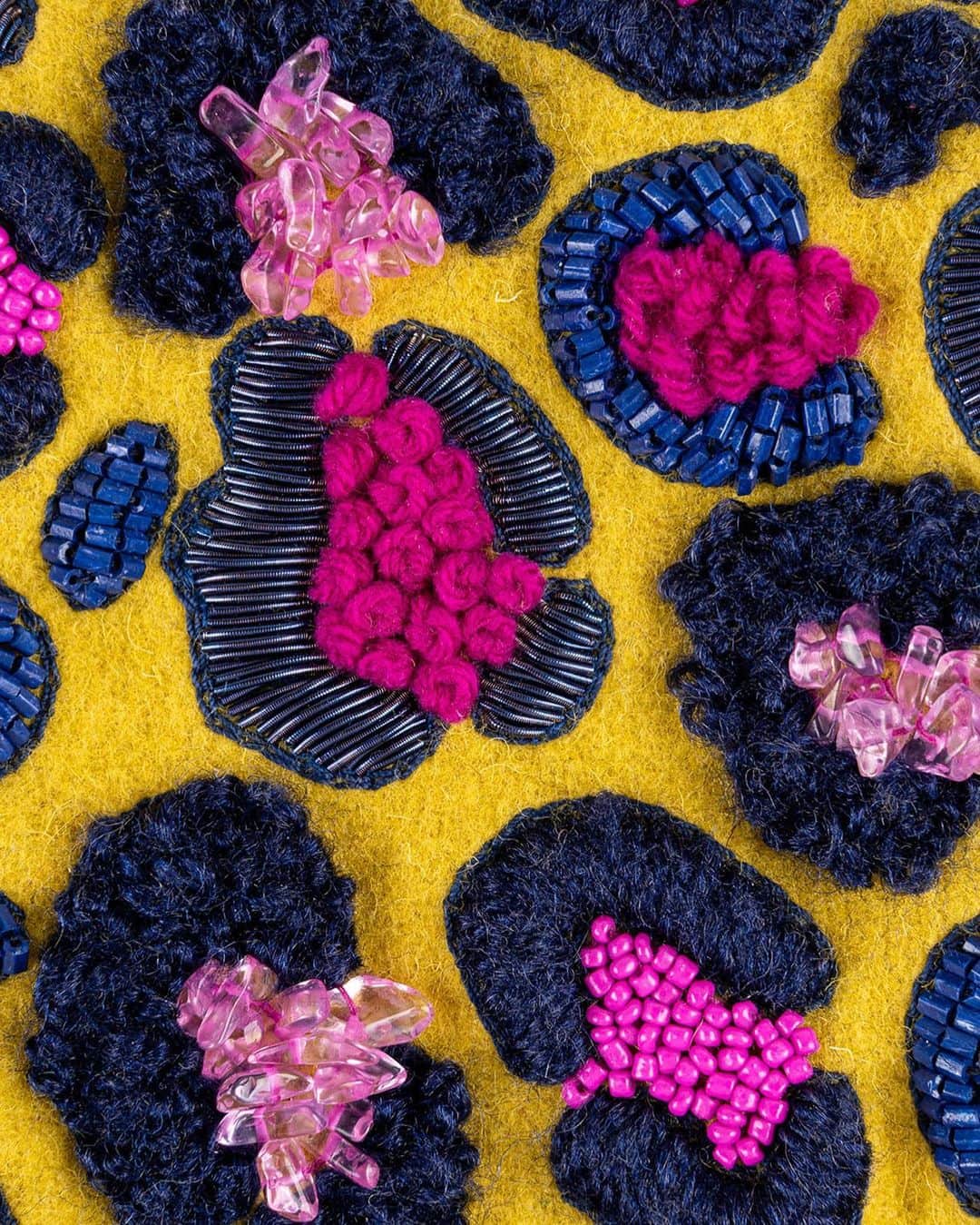 ジャマンピュエッシュのインスタグラム：「Remarkable for its handcrafted embroidery using quartz stones, wool ,metallic threads, and glass beads, the Jungle bag will be the highlight of your look. #jaminpuech #embroideredbag #allhandmade #masterartisan」