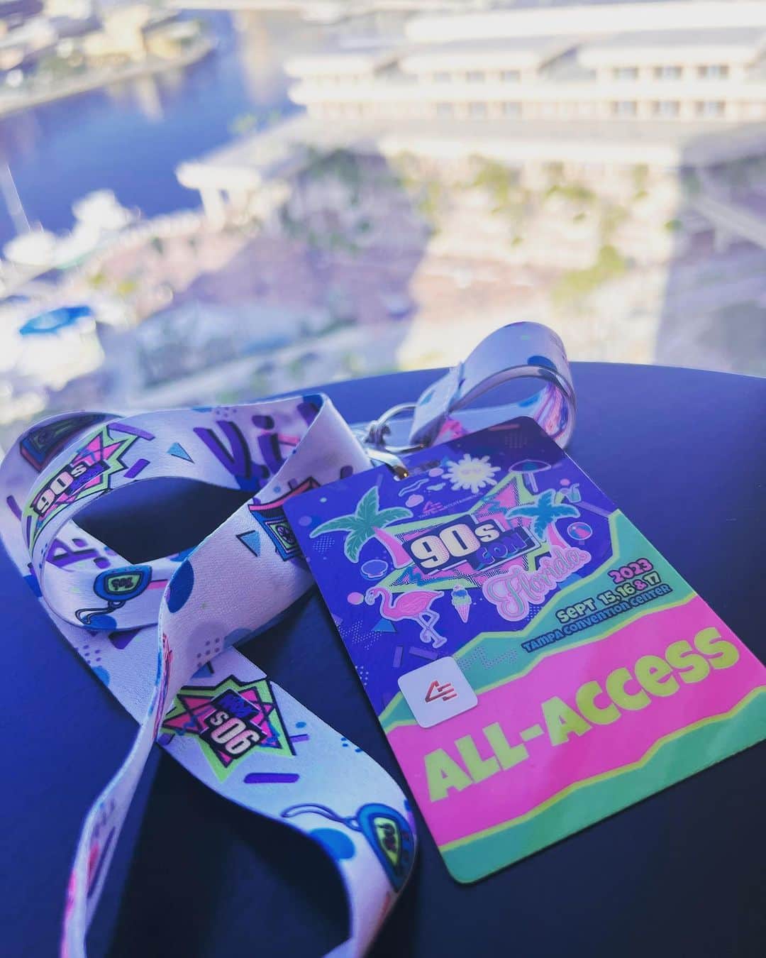 ジョディ・スウィーティンのインスタグラム：「Are you ready for 90’s Con, Tampa?! Cause I know I AM!! ❤️❤️❤️ Let’s do this!!! @thats4ent」
