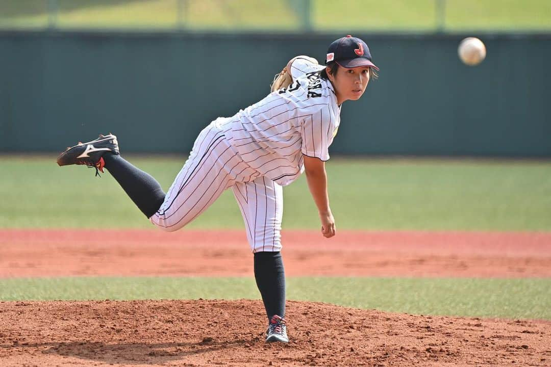 侍ジャパンのインスタグラム：「16日、「カーネクスト presents 第9回 WBSC女子野球ワールドカップ・グループB」の第4戦が行われ、チャイニーズ・タイペイと対戦。小野寺佳奈の無四球完封などで勝利し、来年開催のファイナルステージ進出を決めました。 次戦は17日18時30分よりキューバと対戦します。  https://www.japan-baseball.jp/jp/news/press/20230916_1.html  #侍ジャパン #BaseballWorldCupW #小野寺佳奈 #中島梨紗 #川端友紀 #三浦伊織 #岩見香枝」