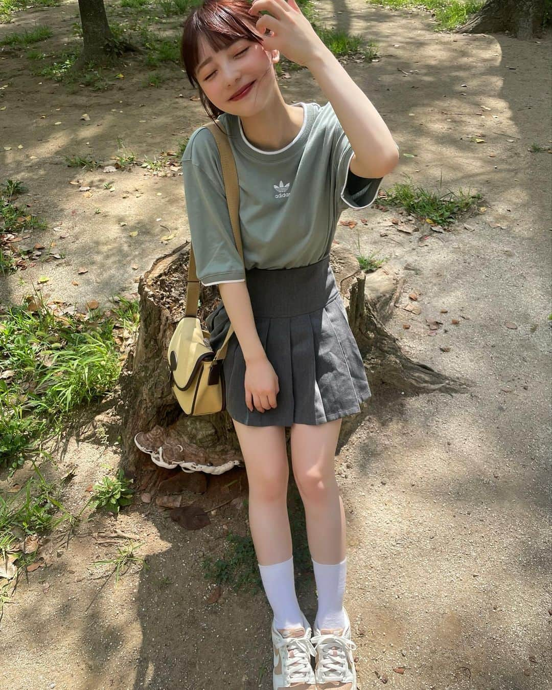 新田湖子さんのインスタグラム写真 - (新田湖子Instagram)「まだまだ暑いね〜 しがみつくの好きすぎ、！ ポニーテールな日🐴🫶🏻」9月16日 21時55分 - coconitta0809