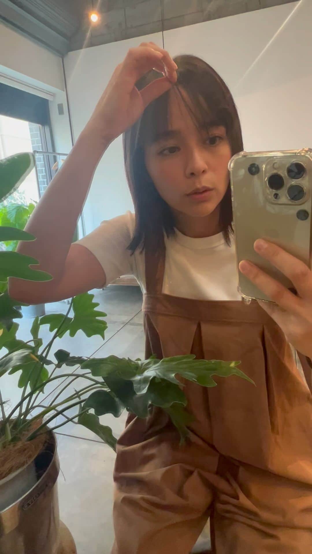 加藤ローサのインスタグラム：「ヘアメンテしてきてスッキリ✂︎皆様、良い週末を〜♡」