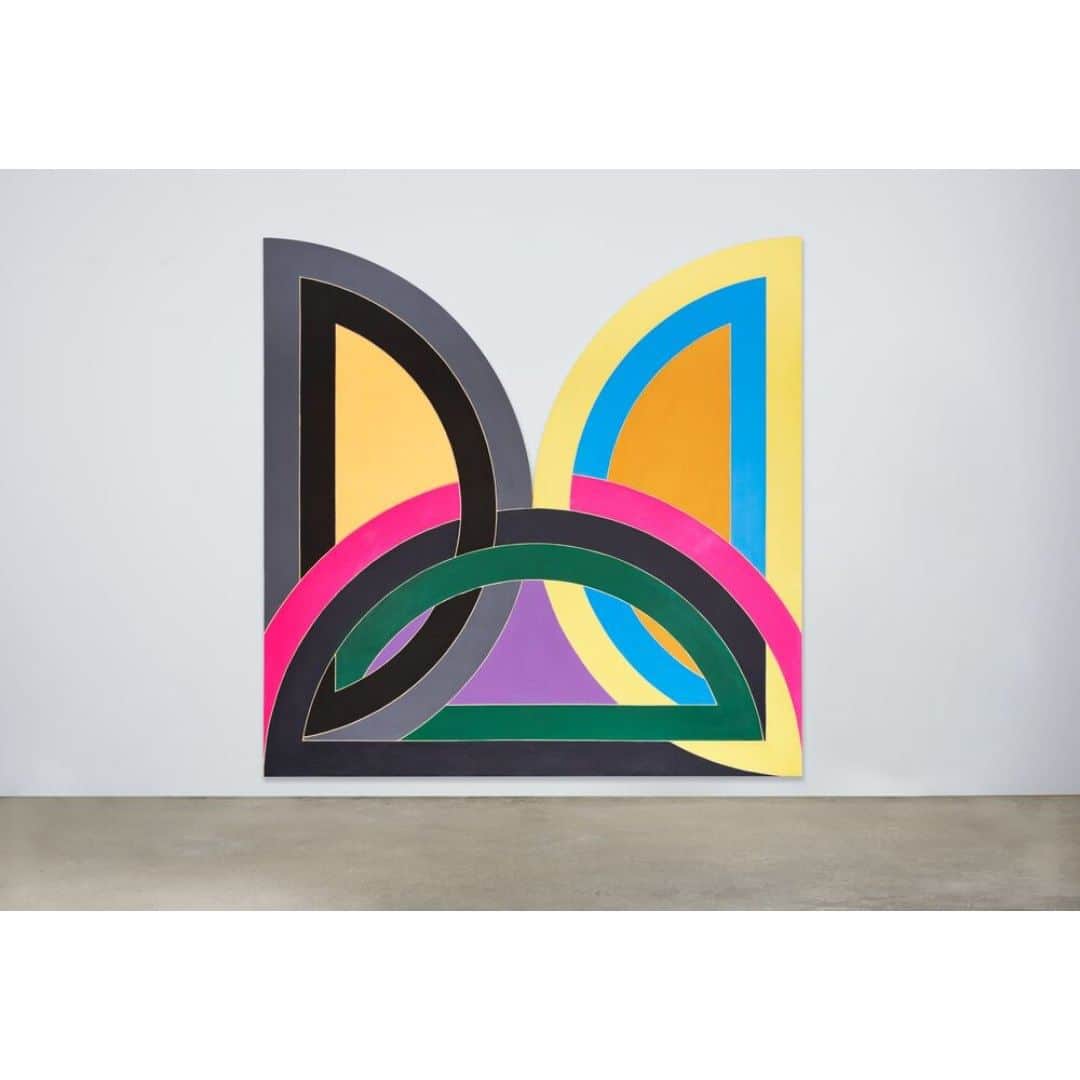クリスティーズのインスタグラム：「Leading the Fall auction season, Christie’s New York is proud to present the Post-War to Present auction, celebrating today’s artistic voices and renowned figures of the Post-War period.   Underpinned by pioneering abstract painters of the Post-War era, including Helen Frankenthaler, Frank Stella, and Jack Whitten, the sale also surveys new perspectives on figuration through the lens of Contemporary artists, such as Amoako Boafo, Vojtěch Kovařík and Issy Wood. The Post-War to Present sale embodies the monumental high points throughout 20th and 21st century art, extending ample opportunities for every type of collector.   Full collection now available online for browsing!   Post-War to Present | New York | 29 September」