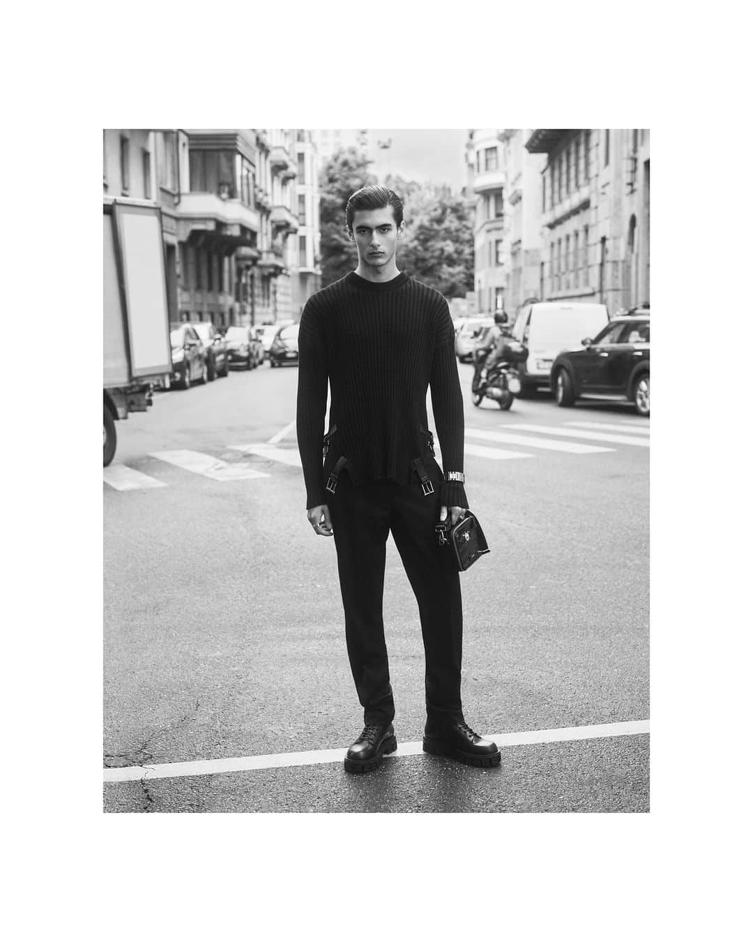 ジャンニヴェルサーチのインスタグラム：「Denim for Fall-Winter 2023  Akbar wears ribbed-knit sweater; mock-neck top; pants; Greca Portico boots; Medusa Biggie crossbody bag   Photography by Ilya Lipkin  #VersaceFW23」