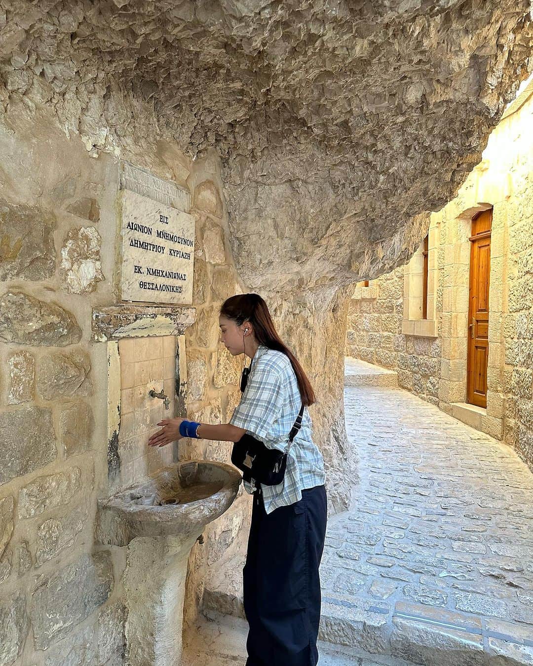 のインスタグラム：「정말 너무나 더웠던 #여리고 예수님의 흔적들 ... 💦💦💦🙏 그리고 .... 낙타 🐪」