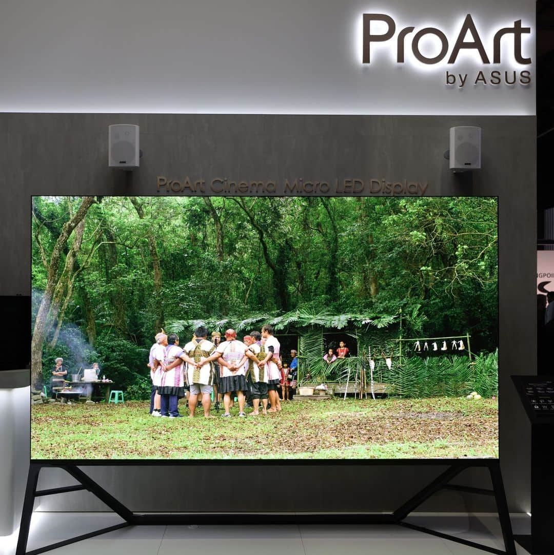 のインスタグラム：「Meet the new members of #ProArt at #IBC2023! 🖥️🎨⁣ ⁣ ☑️ProArt Cinema PQ07:135", 4K HDR micro-LED monitor⁣ ☑️PA32UCXR: 4K mini-LED monitor with built-in colorimeter⁣ ☑️PA27DCE-K: 4K HDR Pure RGB OLED monitor⁣ ⁣ Transform your workflow with custom PC builds powered by #ASUS from ⁣ @alternate.be, @azerty.nl, and @scanukofficial: https://asus.click/IBC23 ⁣ @ibcshow⁣」
