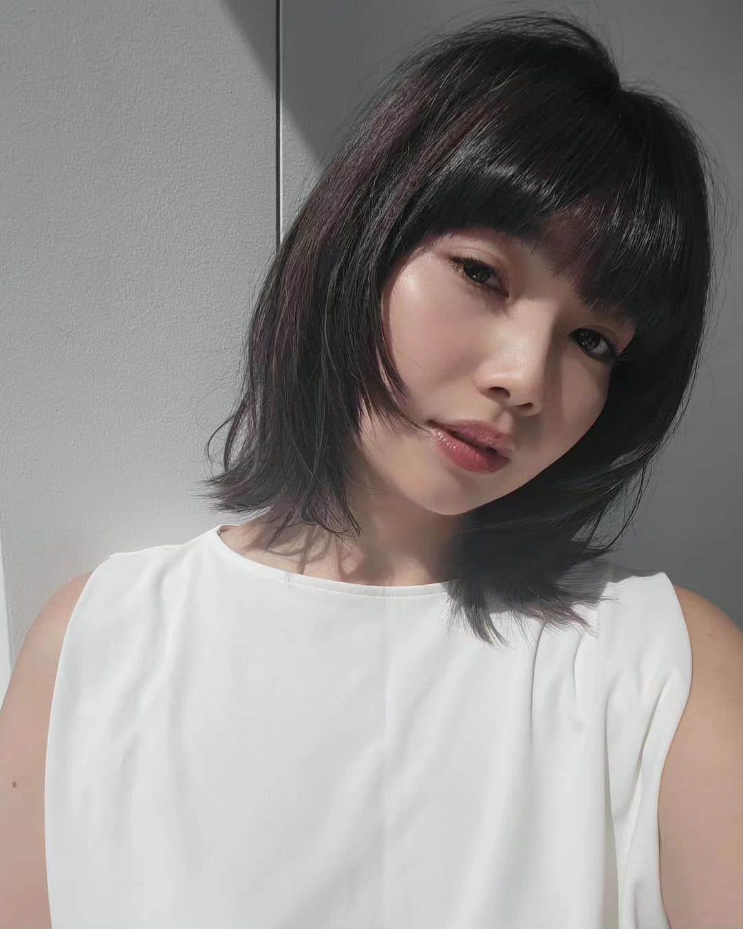 早川真生のインスタグラム：「髪伸びたな〜、、⁡⁡ ⁡ なんとなく⁡伸ばしてみたもののなんか違う🙄切る。 ⁡⁡ ⁡⁡⁡⁡ ⁡スタイリングしてもらう時だけ良い感じ🪇⁡ ⁡」