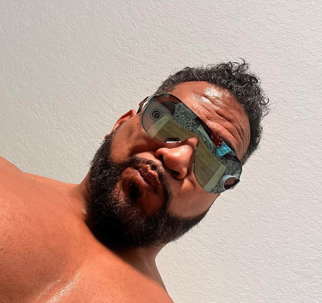 テヴィタ・フィフィタさんのインスタグラム写真 - (テヴィタ・フィフィタInstagram)「If you haven’t been watching college football and Deion Sanders then you may not know about @blenders . Best sunglasses out there! I’ve been rocking them for two years and now the secret is out thanks to @deionsanders ! They got different styles and colors for everyone. Hopefully they don’t stop doing their random sales ! #pleasedontstopyoursales」9月16日 22時06分 - tangaloanjpw