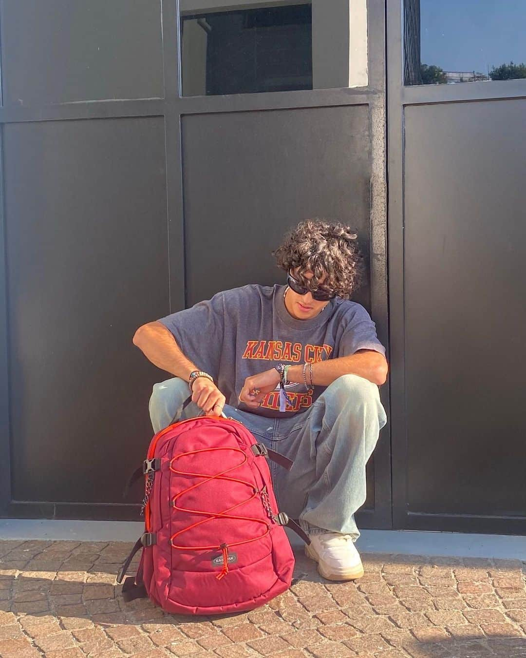 イーストパックのインスタグラム：「Our Gerys CS Explorer Burgundy is a spacious backpack with two main compartments, a built-in laptop sleeve and bottle holder and rocked by @yanisbarbieri   Available on www.eastpak.com #builttoresist」