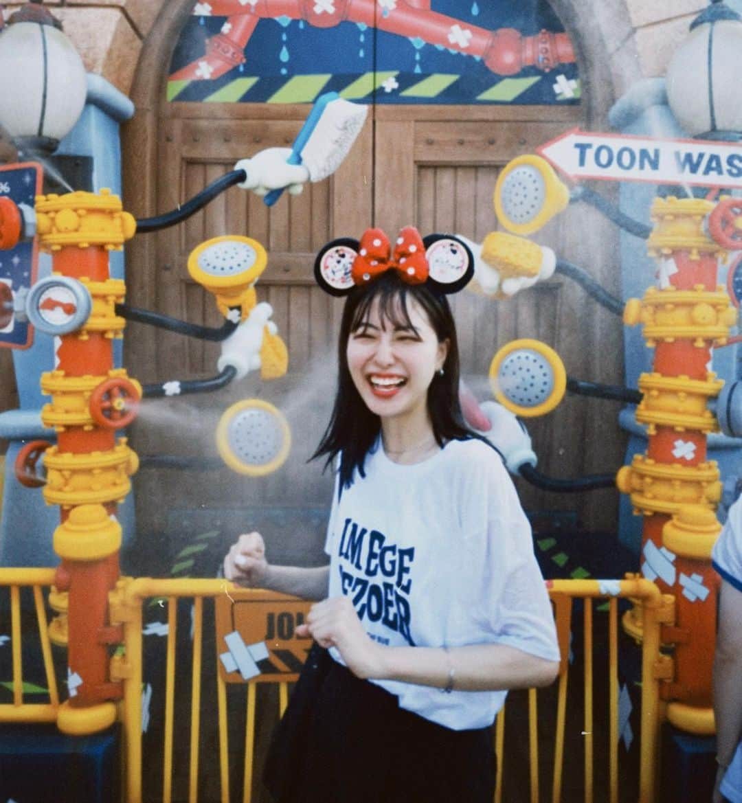 平塚麗奈さんのインスタグラム写真 - (平塚麗奈Instagram)「超幸せだった バースデーディズニー🐭❤️‍🔥(時差すぎ  ずっと楽しみにしてた びしょ濡れトゥーンタウンで 思いっきり遊んできました＾＾  バースデーシールも 沢山描いていただけて キャストさんに感謝だっ…」9月16日 22時17分 - hiratsuka_reina