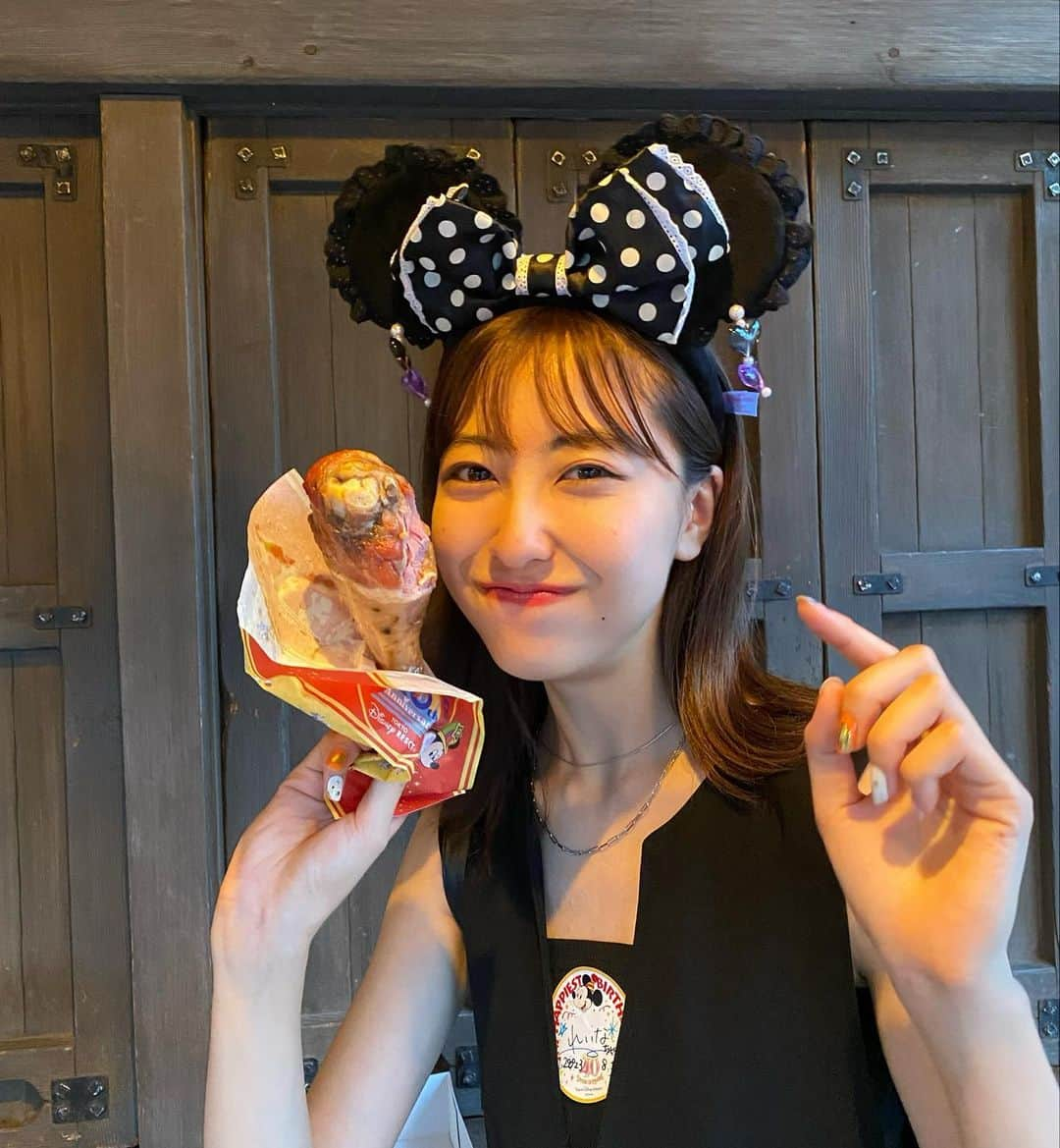 平塚麗奈さんのインスタグラム写真 - (平塚麗奈Instagram)「超幸せだった バースデーディズニー🐭❤️‍🔥(時差すぎ  ずっと楽しみにしてた びしょ濡れトゥーンタウンで 思いっきり遊んできました＾＾  バースデーシールも 沢山描いていただけて キャストさんに感謝だっ…」9月16日 22時17分 - hiratsuka_reina