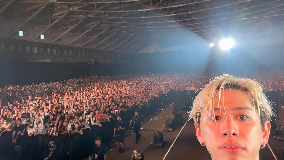 Taka のインスタグラム：「TAIPEI DAY 1 was insane!!!!! Love you guys so much 台湾😽👍」