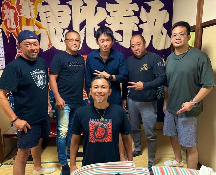 吉永啓之輔のインスタグラム：「トッシー53才の誕生日おめでとう🎂 いつまでも強くかっこいい親父で🫡」
