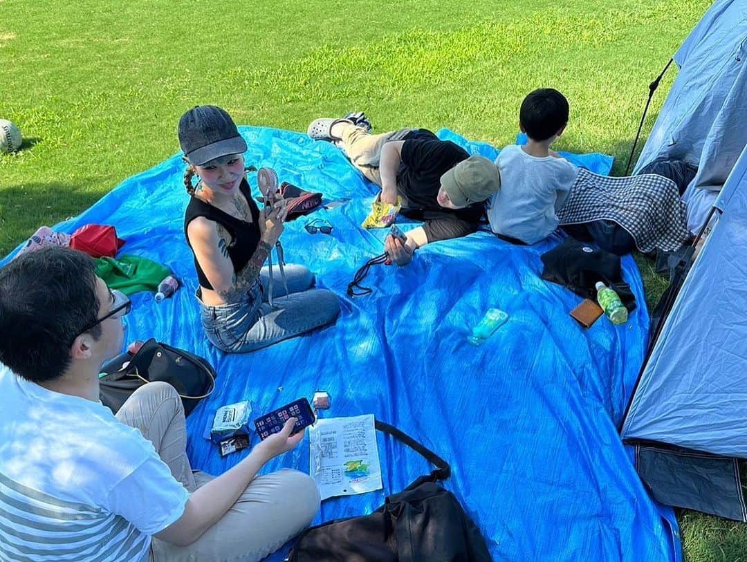 アイミのインスタグラム：「7月17日三連休最終日✨ めちゃめちゃ暑い日に幼なじみfamily同士でピクニックin万博記念公園✨  あんなに人がいない万博記念公園は初めてみました（笑）  でもなんやかんやと閉園まで楽しめましたよ❣️また涼しくなったら行きたい場所です🫶  #ピクニック #家族 #万博記念公園」