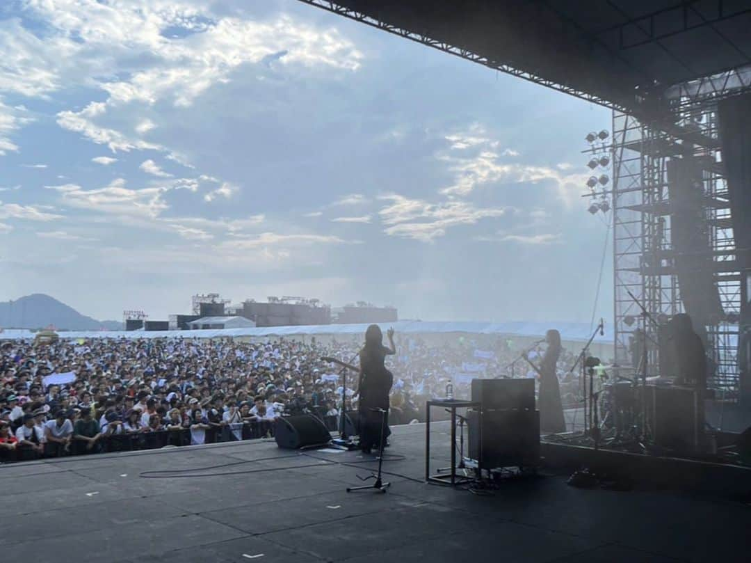 羊文学のインスタグラム：「Thank you for coming!  2023.9.16 WILD BUNCH FEST. 2023 at 山口きらら博記念公園  1.永遠のブルー 2.FOOL 3.more than words 4.マヨイガ 5.OOPARTS 6.光るとき  #ワイバン #wbf #羊文学 #Hitsujibungaku」