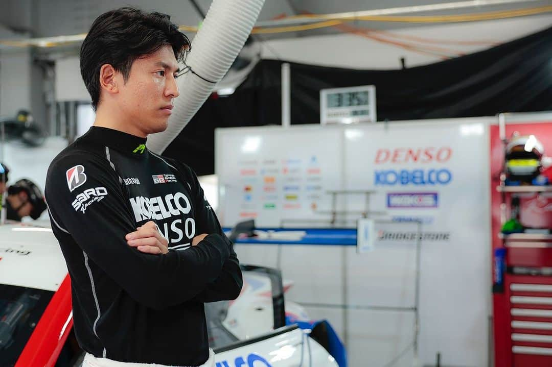 中山雄一のインスタグラム：「SUPER GT 第6戦 ⁡スポーツランドSUGO ⁡ 予選は4番手！ ⁡ フリー走行から予選まで不安定なコンディションの中 、寿一さんの的確な判断と関口選手のアタックから繋いだバトンで、なんとか4番グリッドを獲得することができました。 ⁡ 明日は優勝争いをするチカラはあると思うので、一つ一つのチャンスをものにできるよう皆さんのチカラをわけてください🫶 ⁡ ⁡ #supergt #tgrteamsard #grsupra」