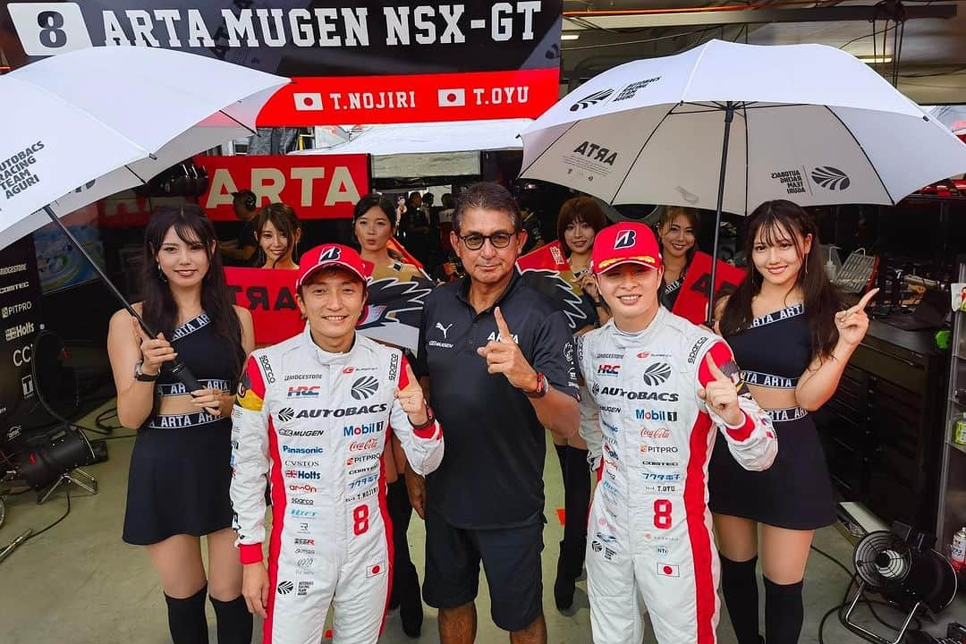 木村理恵さんのインスタグラム写真 - (木村理恵Instagram)「本日はSUPERGT Rd.6 SUGO🖤 予選🏁お疲れ様でした❣️  なんと‼️予選8号車ポール取りました👏嬉しい〜😍🔥 おめでとう御座います🖤‼️  明日は8号車1番手☝️そして、 16号車13番手からのスタートになります✊🔥 明日も8号車・16号車 ARTA MUGEN NSX-GTの応援を 宜しくお願い致します‼️  本日は野尻選手と鈴木亜久里総監督の誕生日🎂をしてかなり盛り上がってました❣️おめでとうございます㊗️明日はポールトゥウィンお願いします🥹✊🔥  そして明日は8号車ポールポジションを担当するのは、 今年でレースクイーンを卒業する、 みたんがラストのグリッドを務めます🫶 @imaimidori  是非見に行ってくださいね💕  明日も宜しくお願いします🖤  #ARTA#ARTAGALS#supergt #スーパーGT#AUTOBACS #cvstos  #オートバックス#HONDA#MUGEN #モータースポーツ#スポーツランドsugo #菅生 #motorsports#サーキット #木村理恵#レースクイーン #ラーキム」9月16日 22時35分 - rierienari1229