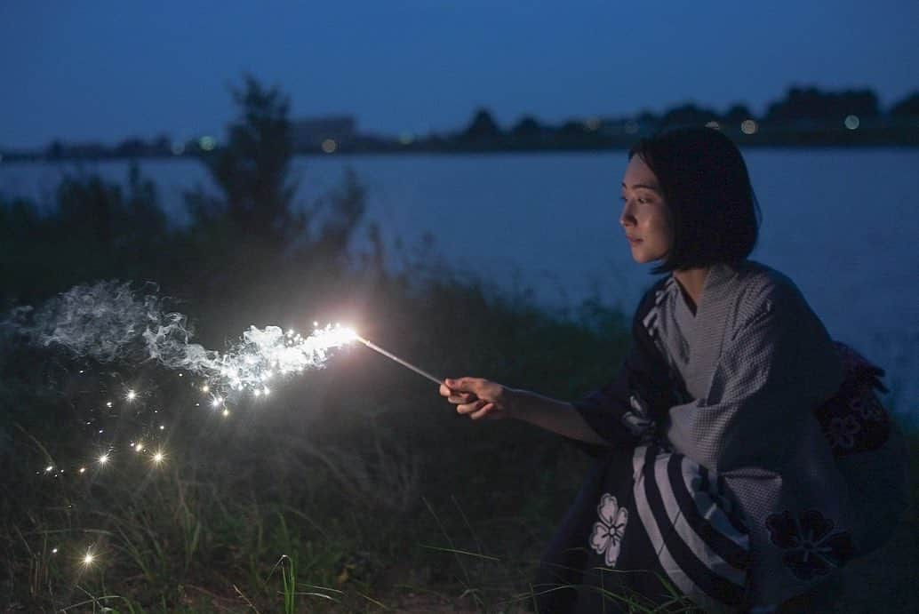 中嶋春陽のインスタグラム：「夏も終わるねぇ。  #浴衣 #手持ち花火」