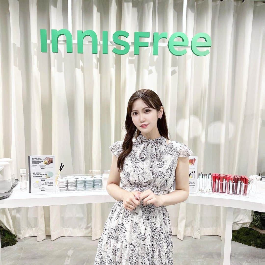 のインスタグラム：「今日9月16日からオープンした #innisfree のpopup storeに行ってきたよ🌿 ↪︎ @innisfreejapan   肌診断、サンプルマーケットの体験イベントがあって 遊びにいって楽しかった♡ 表参道なのでみんなも是非いってみてください〜🛒  #イニスフリー #innisfree #innifriends #イニスフリー表参道POPUP #朝ビタ夜レチ #pr」
