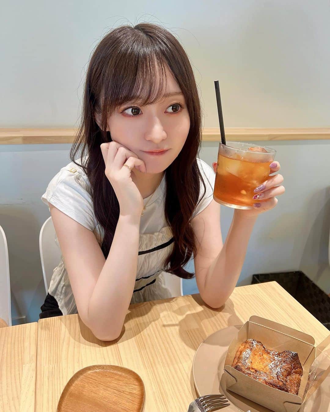 石飛恵里花のインスタグラム：「☕️🍞」