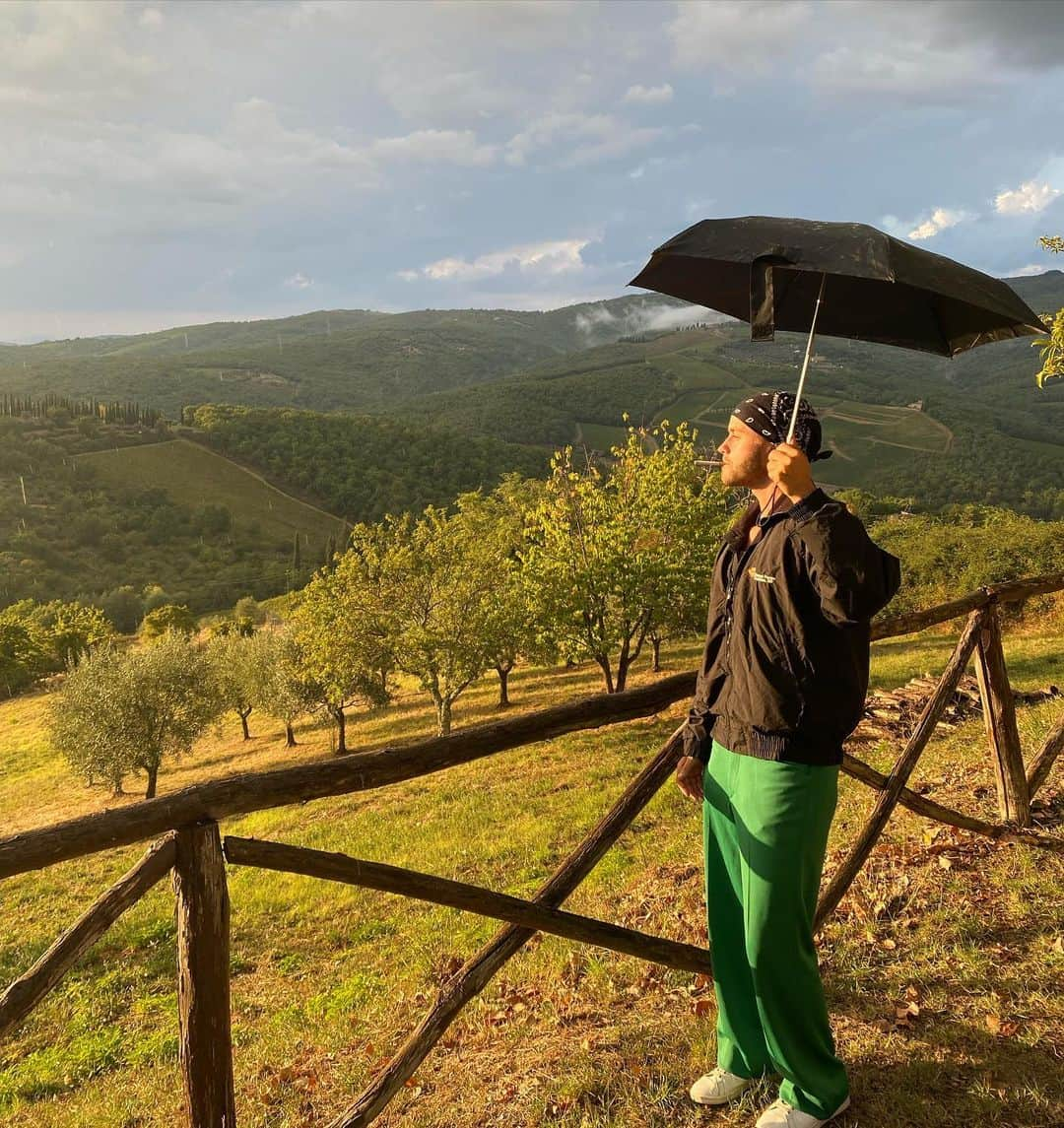 ジャック・ジョンソンさんのインスタグラム写真 - (ジャック・ジョンソンInstagram)「Buongiorno! I’m tryna get married here one day 🍷❤️🌹」9月16日 23時03分 - jvck.j