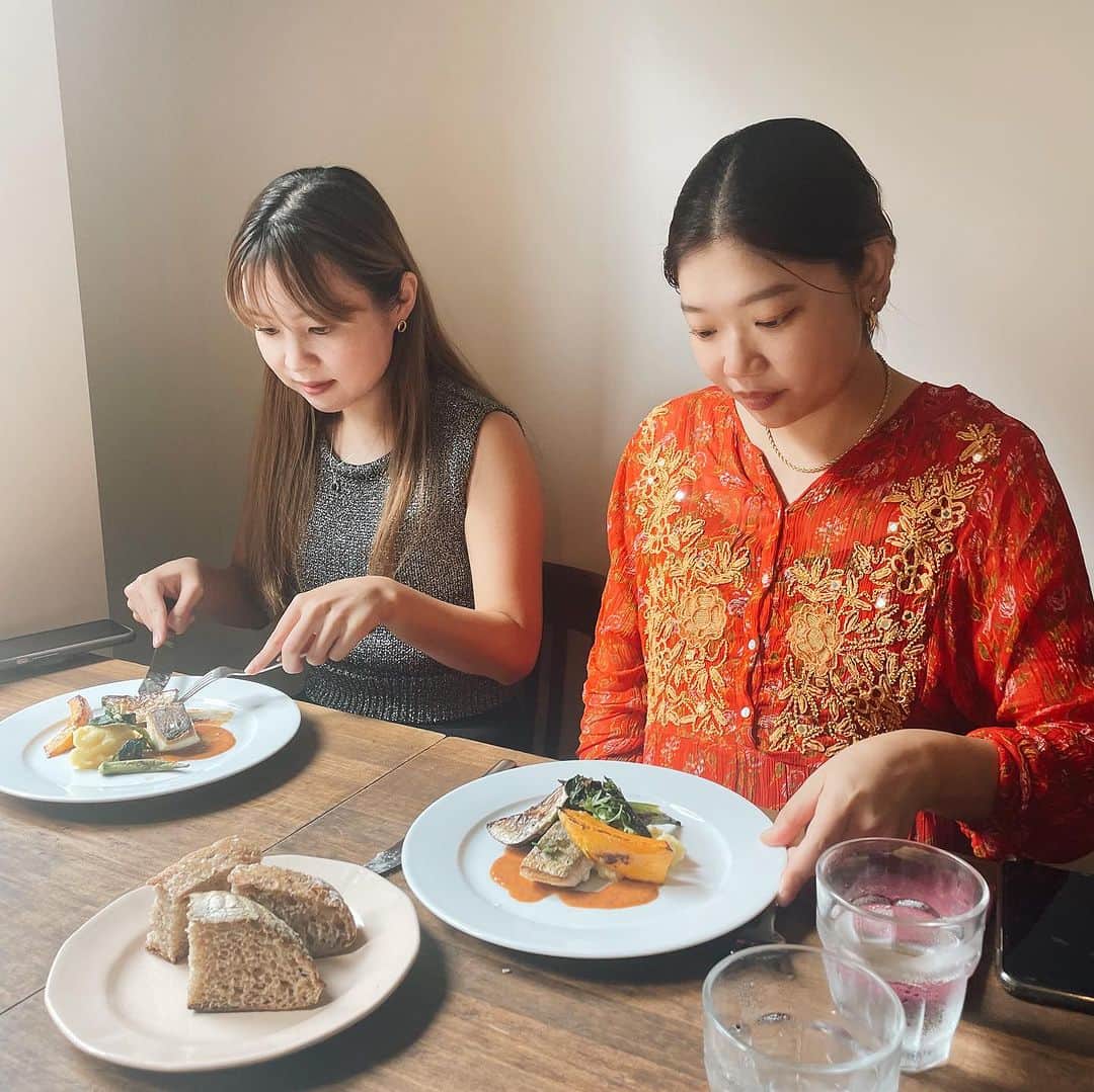 上野智子さんのインスタグラム写真 - (上野智子Instagram)「なかなか揃わない(揃う気ないw)親友たちとのおやすみ。  おばあちゃんになっても、美味しいもの食べてお茶しておしゃべりしてそれぞれ自由に過ごそうね👵   #32歳こんな感じでーす」9月16日 22時57分 - tomokoueno