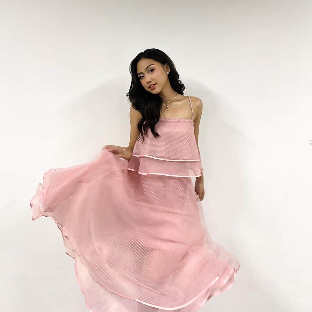 のインスタグラム：「Your pinky girl 😗💕 Thank you @eventpadz for having me! 🤍」