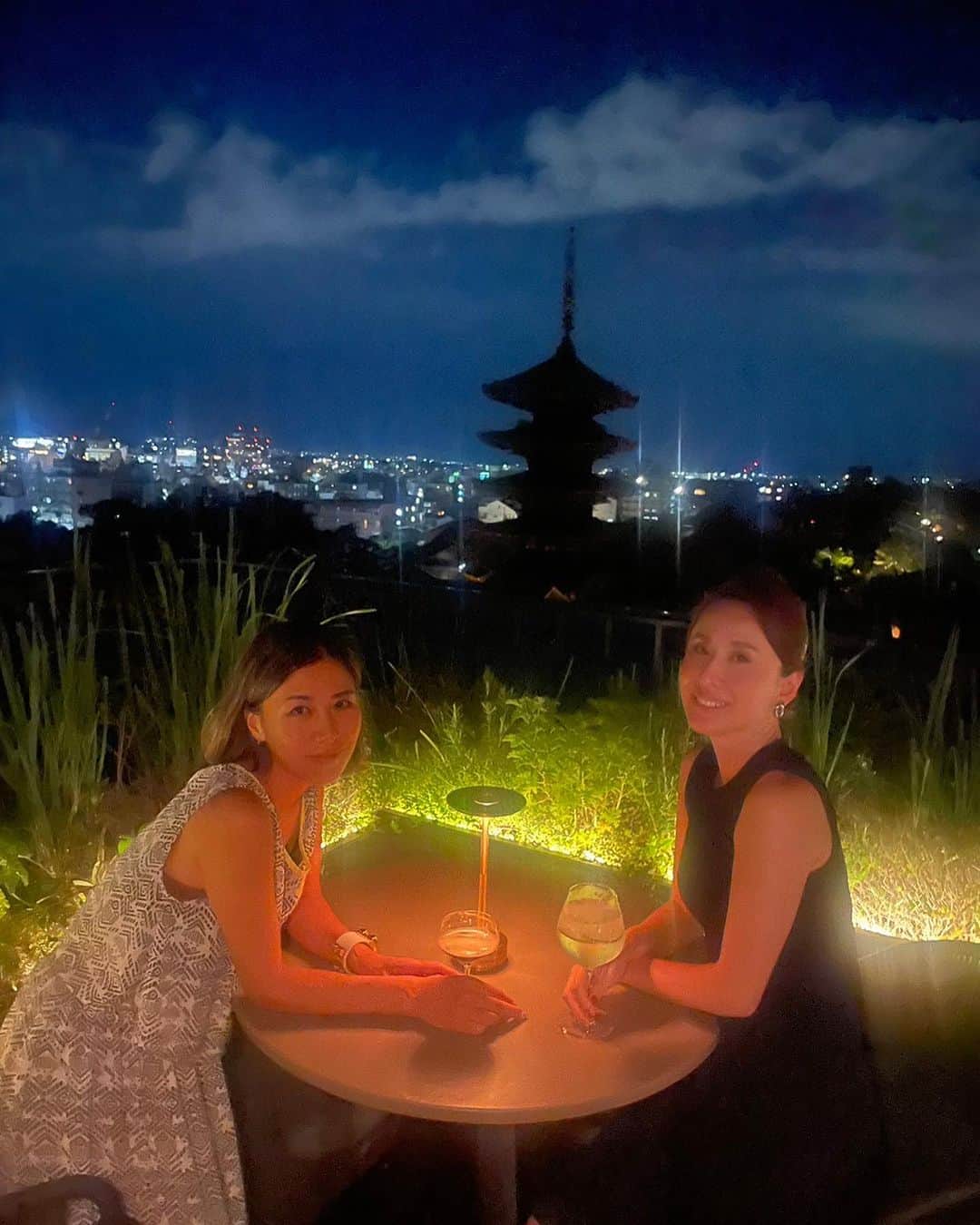 DJ AMIGAさんのインスタグラム写真 - (DJ AMIGAInstagram)「昼間は賑やか過ぎるので夜がおすすめ🌕 #kyoto #ninenzaka #gion #higashiyama  #京都 #二寧坂 #二年坂」9月16日 22時58分 - djamiga