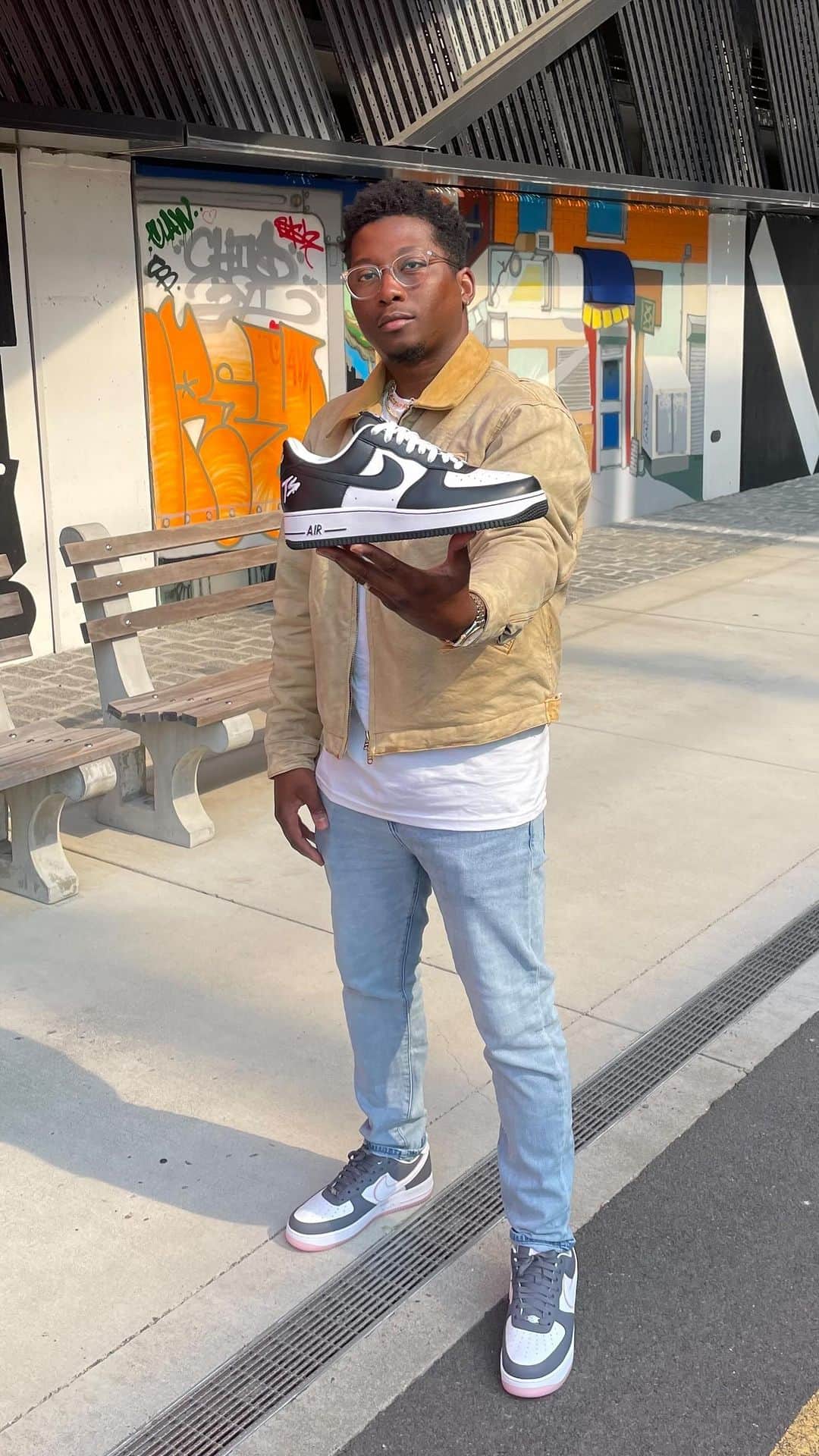 のインスタグラム：「Reintroducing the AF1 Terror Squad.   Nike PLM Wade Ray breaks down the iconic reissue of Fat Joe’s 2002 collab with Nike and the contribution of the Air Force 1 to New York, hip hop and culture at large 🙌」