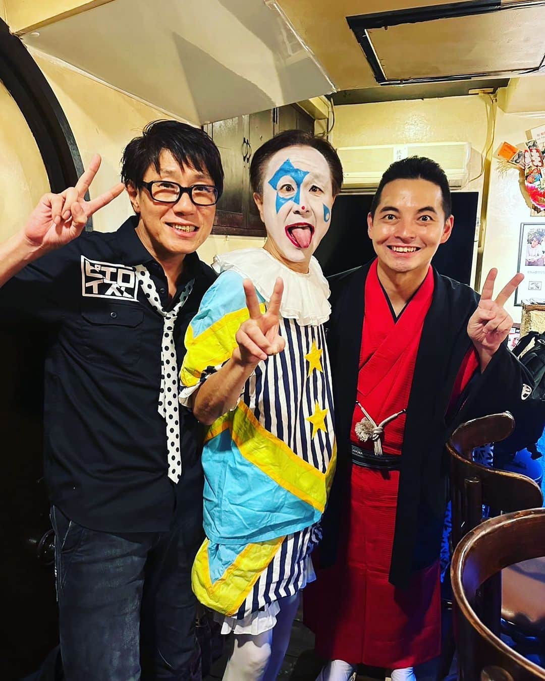 三遊亭とむさんのインスタグラム写真 - (三遊亭とむInstagram)「ニューロティカさんのYouTubeあっチャンネルに呼んで頂きました。 ニューロティカさんは武道館公演開催の先輩！ ボーカルのあっちゃんさんは明治学院東村山の大先輩！ 明学あるある最高に楽しかったです。 ご覧ください！  https://www.youtube.com/live/VoUJT3L2u4I?si=ewJ1R1Usw6OTYPOH  #ニューロティカ」9月16日 22時59分 - tomusuetaka