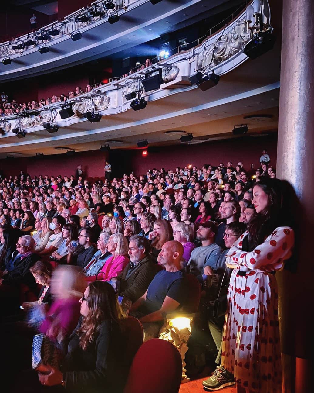 ジミー・チンのインスタグラム：「Standing room only…  Grateful for all the audiences at @tiff_net for showing up to @nyadmovie. We always appreciate all the love from Toronto. What a pleasure and honor to finally share this film with you all.  Much love and thanks to my wife and directing partner @chaivasarhelyi for carrying the film through the finish line 🙏🏼❤️ You always deliver…  Photo by @wilskung」