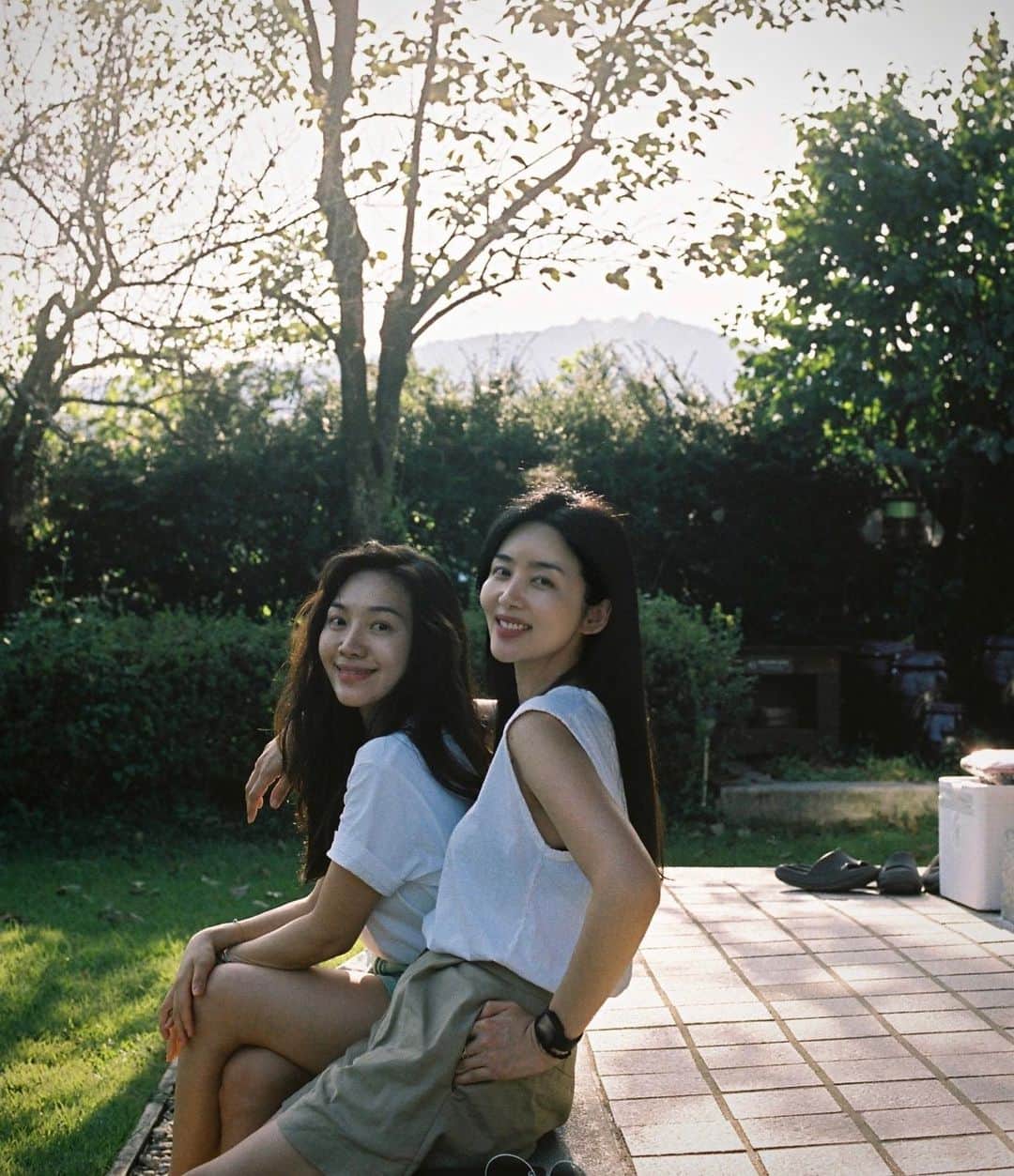 パク・ソルミのインスタグラム：「히서의 필카 사진과 히서의 흔적  📸 by @lunadelizia」