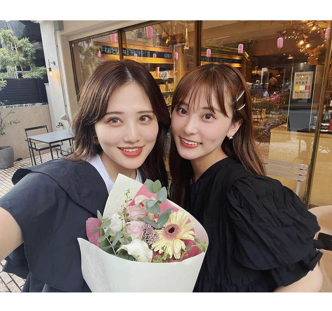 金光みり愛のインスタグラム：「ちょっと久しぶりだった @urarina821 とゆっくり話せて心が安らいだ💕 そして結婚のお祝いまでしてくれてありがとう🥲💐💕 りなもお誕生日と念願のギネス世界記録更新でお互いお祝いの渋滞してた幸せ🥰」