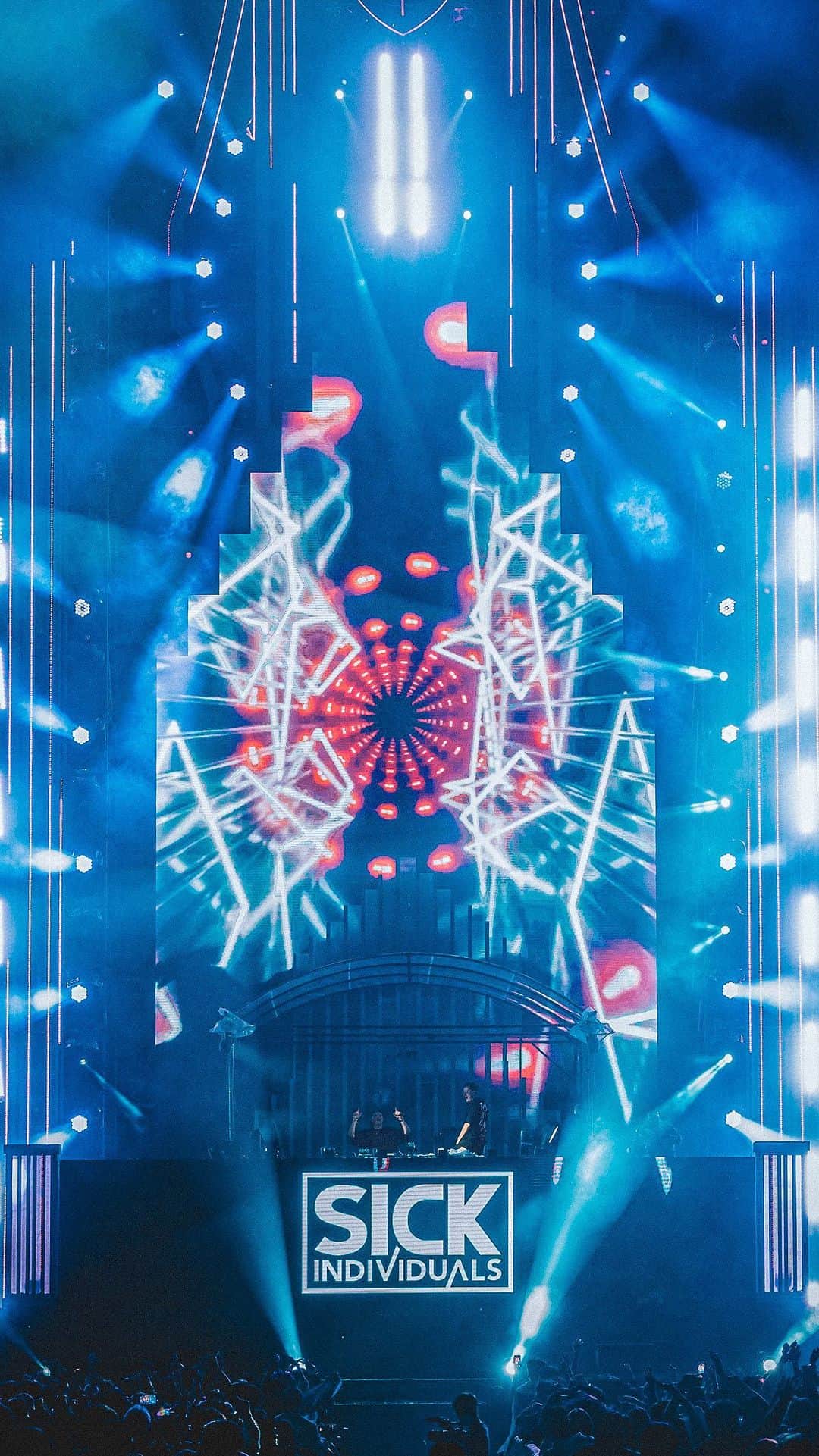 Spinnin' Recordsのインスタグラム：「Appreciating all the love on this one! Should we team up again for another one? . . . #milestone #1million #housemusic #fyp」