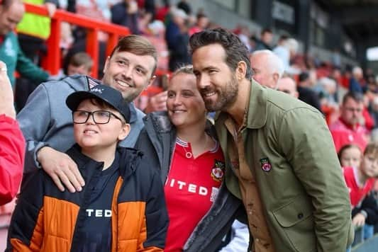 ライアン・レイノルズさんのインスタグラム写真 - (ライアン・レイノルズInstagram)「Home sweet home. @wrexham_afc   📷: @gtphotography_1 & @steaddotphotos」9月16日 23時14分 - vancityreynolds