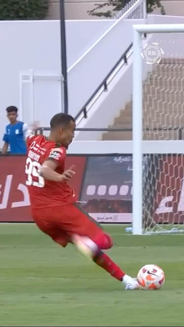 ロビン・クアイソンのインスタグラム：「This strike from @quaison 😮‍💨🚀  #yallaRSL #RoshnSaudiLeague」