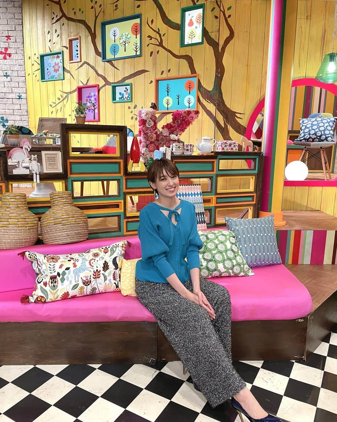 南明奈さんのインスタグラム写真 - (南明奈Instagram)「プチブランチ衣装✨  写真1・2枚目 トップス @rosebud_official_ パンツ @maisonspecial_women ピアス @lynow25 パンプス @dianashoespress  写真3・4枚目 セットアップ @amerivintage  ピアス @miina.gems ブーツ @dianashoespress  写真5・6枚目 シャツ、ワンピース @anogh_official ピアス @lynow25 靴 @randa_pic  写真7・8枚目 トップス、スカート @cocodeal_official ピアス @viola_bijou リング @plafu77 ブーツ @randa_pic」9月16日 23時15分 - akinaminami