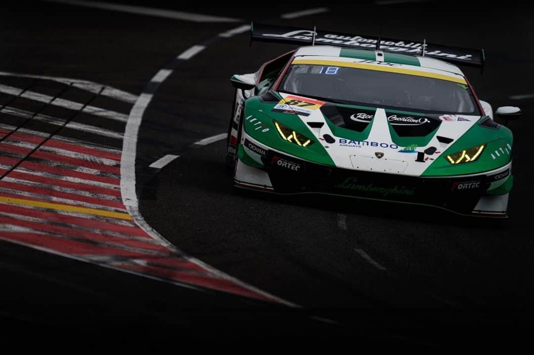 松浦孝亮のインスタグラム：「Super GT Rd.6 菅生　QF P11  菅生の魔物は味方してくれるのかなぁ？ 明日は、ポイント獲得目指して頑張ります。 #lamborghini #lamborghinihuracangt3 #supergt #jloc」