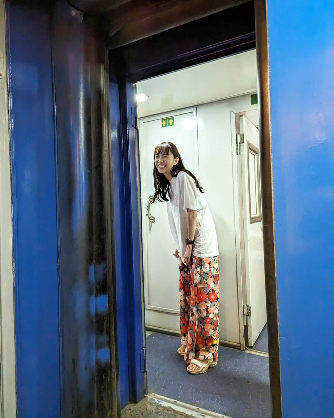 井桁弘恵のインスタグラム：「ベトナム珍道中🇻🇳 初めての寝台列車で枕元に虫が出てきたり 楽しみにしてた橋が工事中で見られなかったり 色々あったけど、全部含めて 楽しい！！旅でした☺️」